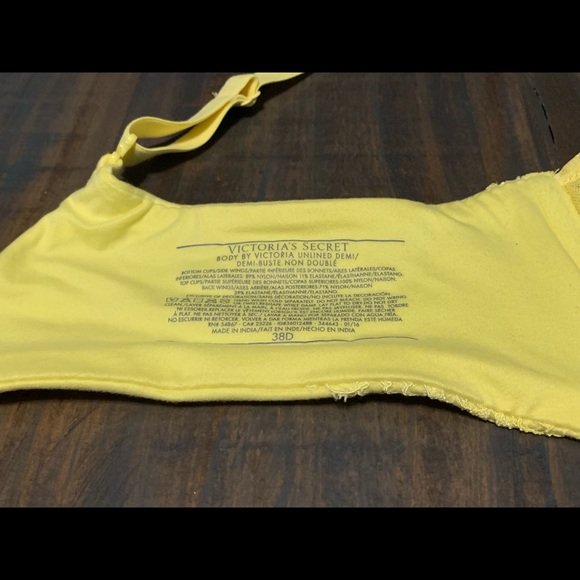 Victoria’s Secret Body unlined Demi - Picture 4 of 4